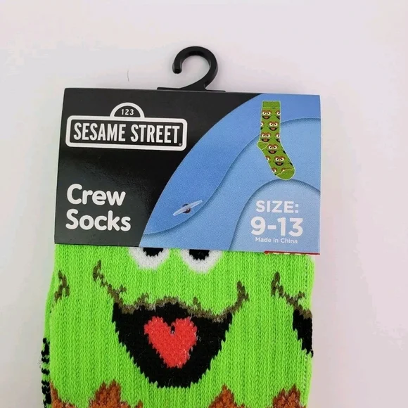 4/$25 Sesame Street Oscar the Grouch Novelty Character Crew Socks New - Picture 2 of 4